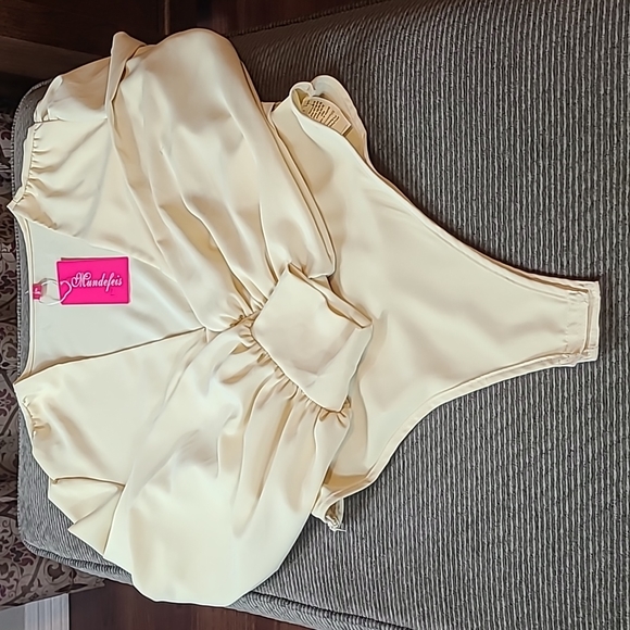 Mundefeis Botique Brand Bodysuit NWT - Picture 13 of 13